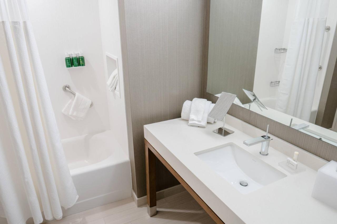 Hotel Courtyard By Marriott Fargo Esterno foto